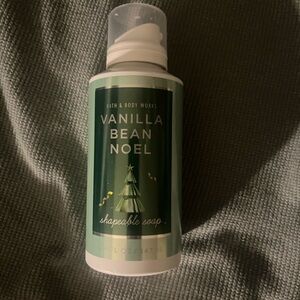 Bath & Body Works Vanilla Bean Noel Green & White shapeable Soap